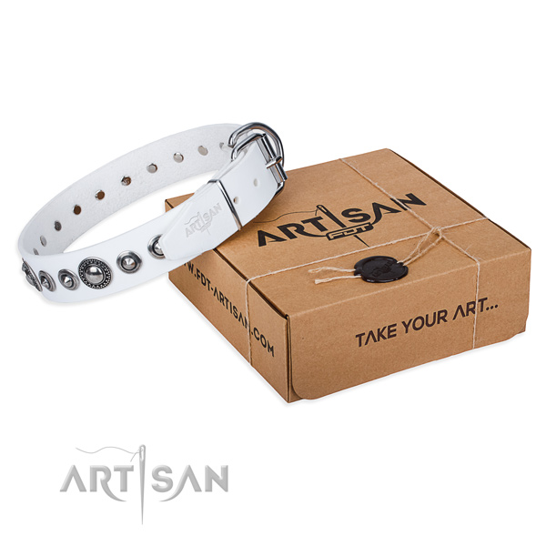 Full grain genuine leather dog collar made of best quality material with strong traditional buckle